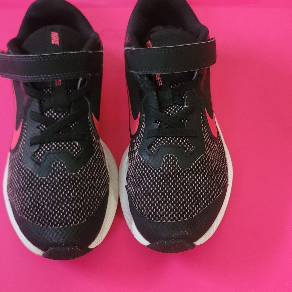 Nike sz 2 Y